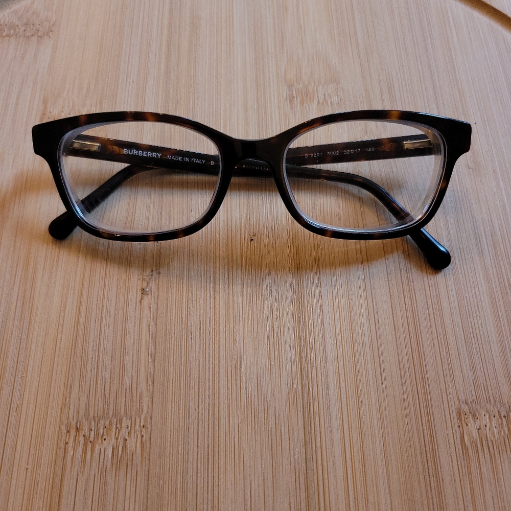 Burberry glasses with case and original cleaning cloth.